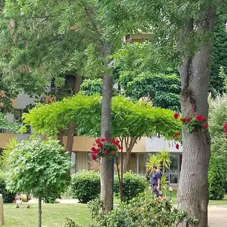 Апартамент Yassen Village *